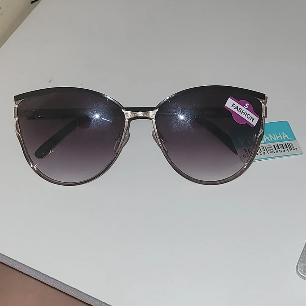 Brand New Womans Sunglasses - Picture 2 of 5